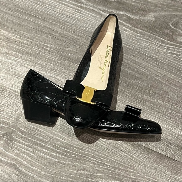 Salvatore Ferragamo Vera Pumps Size 5 AA - Picture 12 of 12